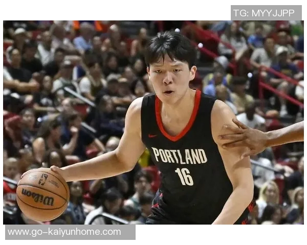 杨瀚森短暂出场仅2分钟展现实力迅速贡献4分令人期待更多表现